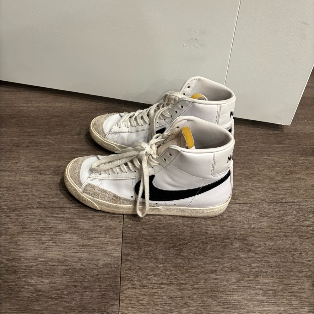 Women’s Nike Blazer Sneaker size 8.5